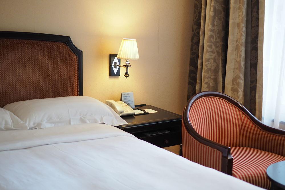 Hotel Kingdom Kaohsiung Bagian luar foto