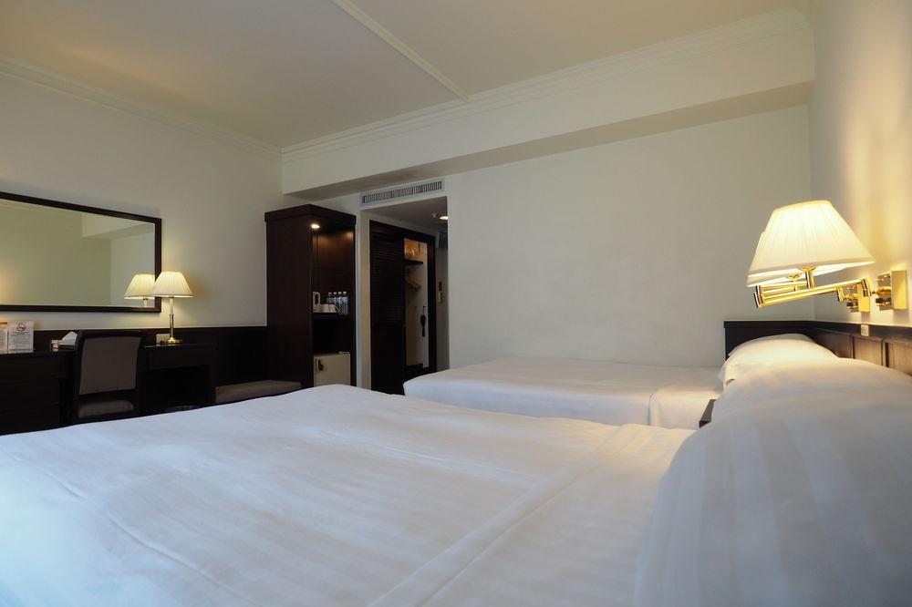 Hotel Kingdom Kaohsiung Bagian luar foto