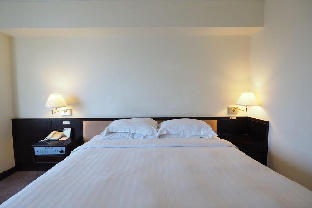Hotel Kingdom Kaohsiung Bagian luar foto
