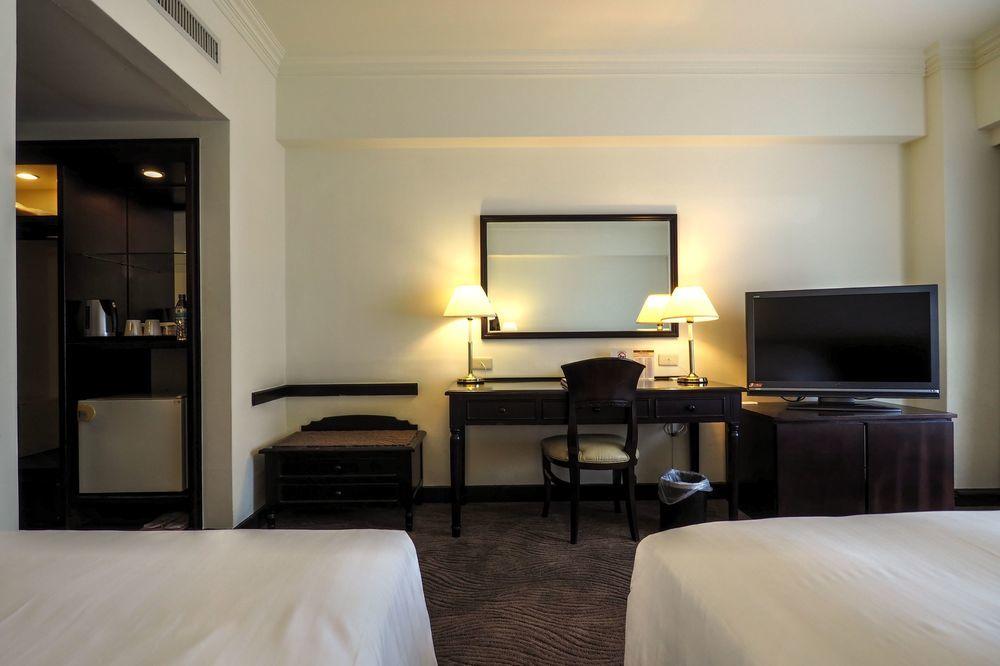 Hotel Kingdom Kaohsiung Bagian luar foto