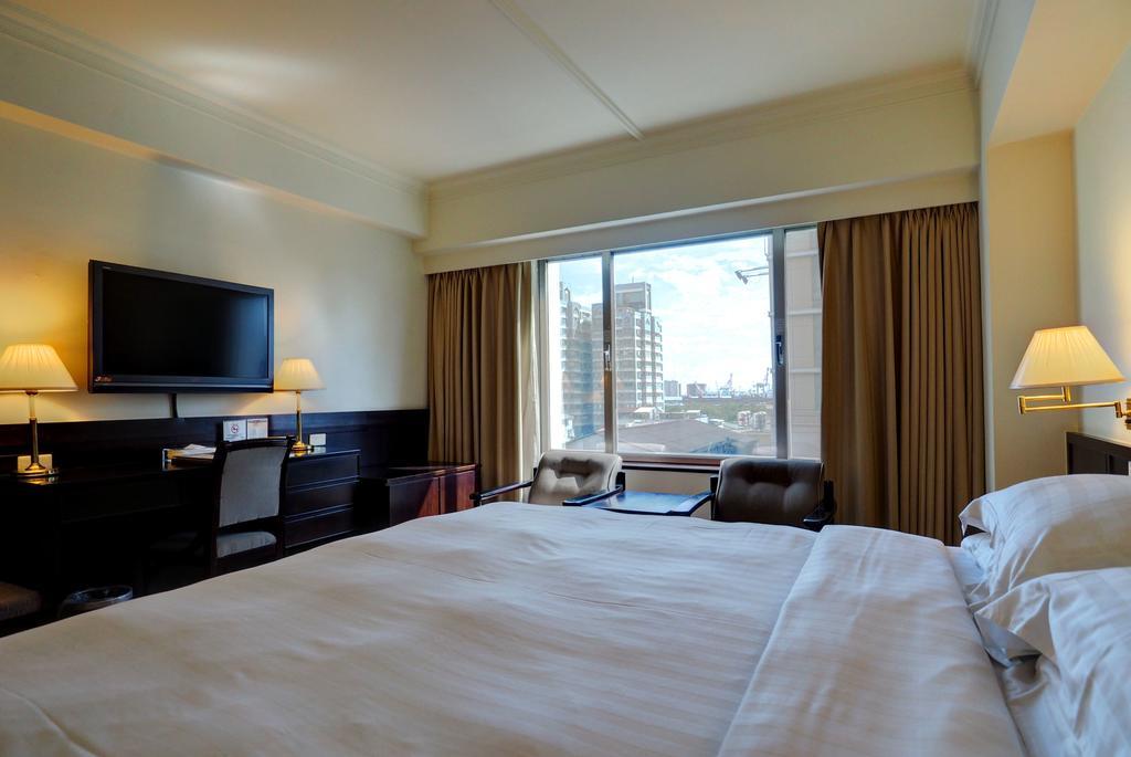 Hotel Kingdom Kaohsiung Bagian luar foto