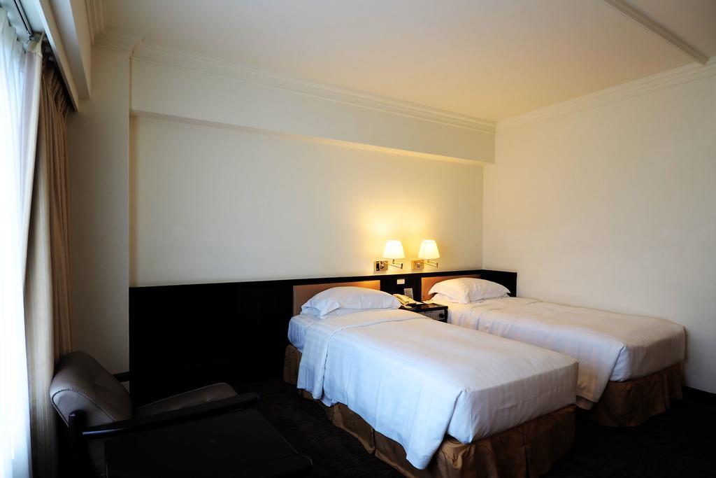 Hotel Kingdom Kaohsiung Bagian luar foto