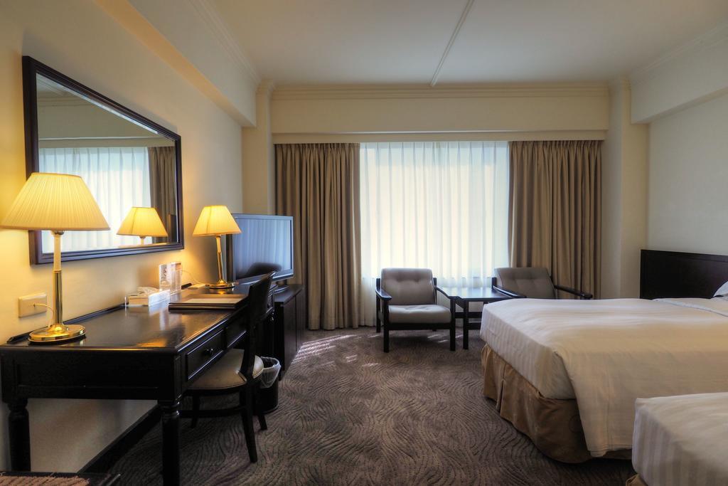 Hotel Kingdom Kaohsiung Bagian luar foto