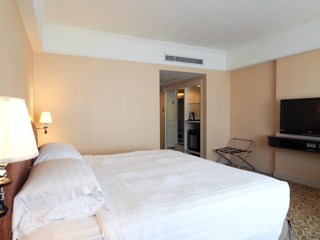 Hotel Kingdom Kaohsiung Bagian luar foto