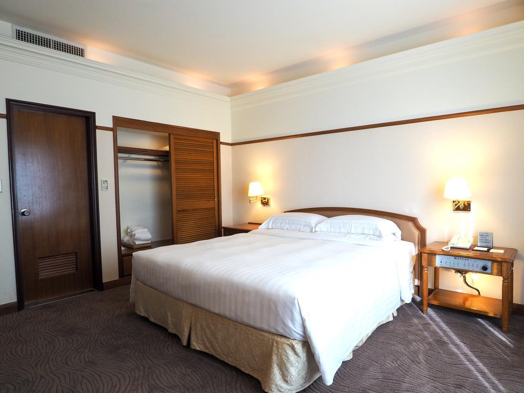 Hotel Kingdom Kaohsiung Bagian luar foto