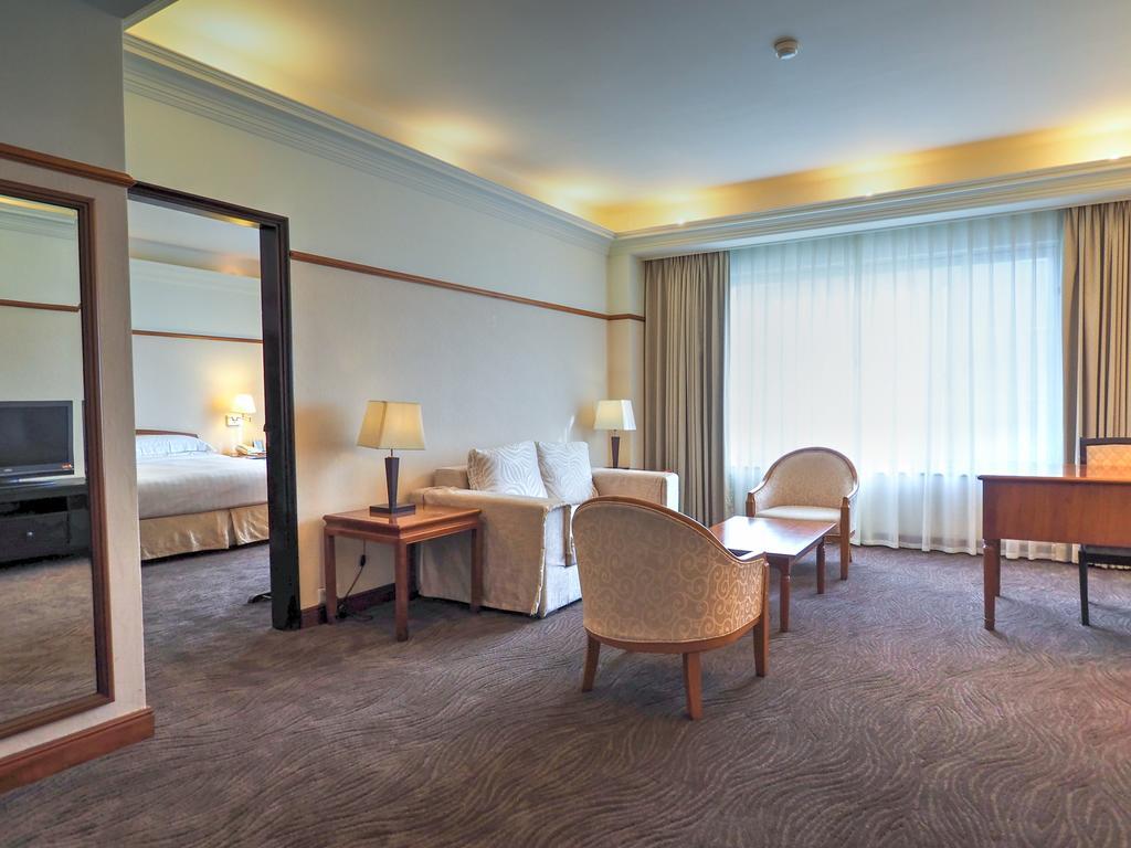 Hotel Kingdom Kaohsiung Bagian luar foto