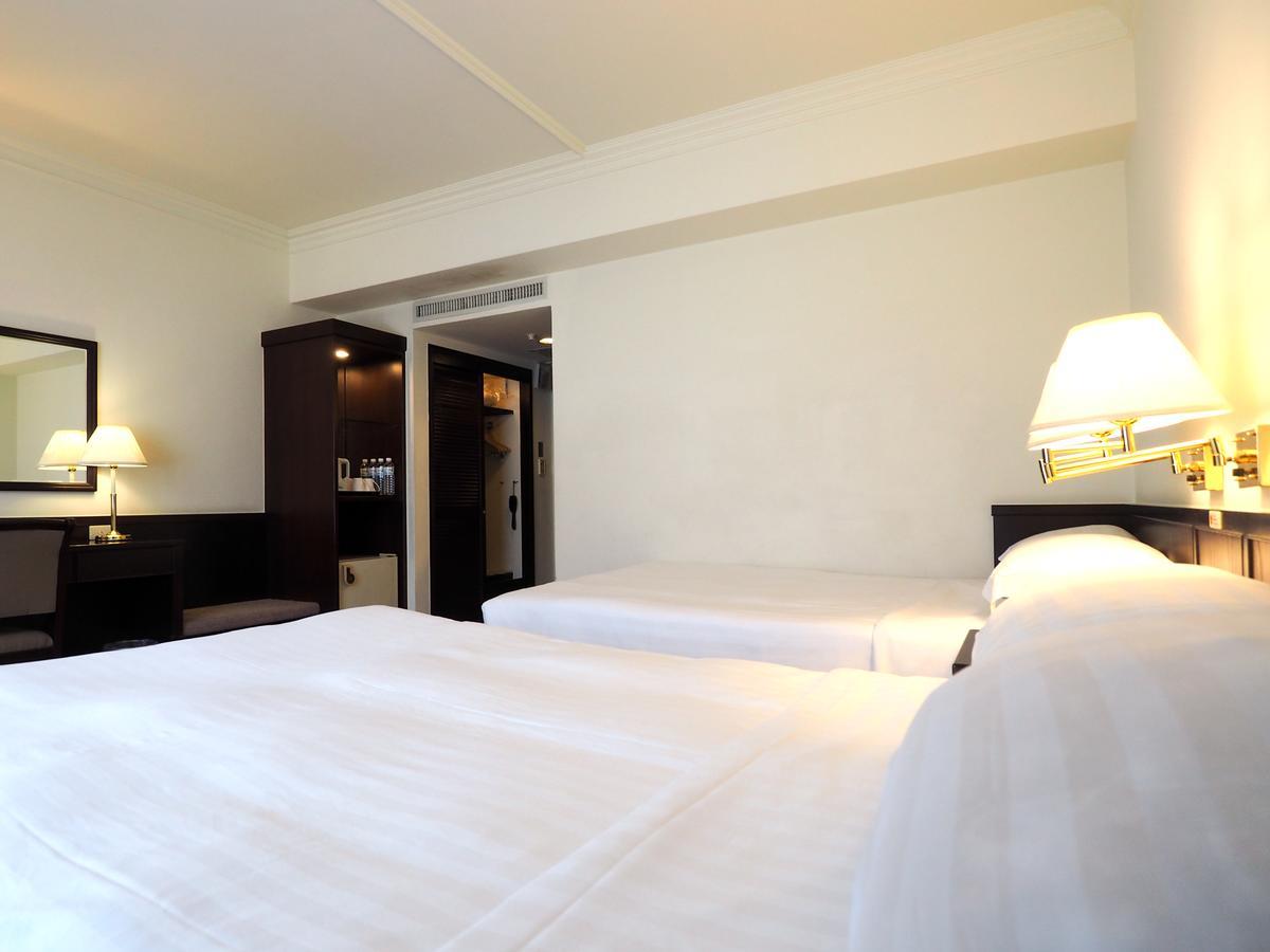 Hotel Kingdom Kaohsiung Bagian luar foto